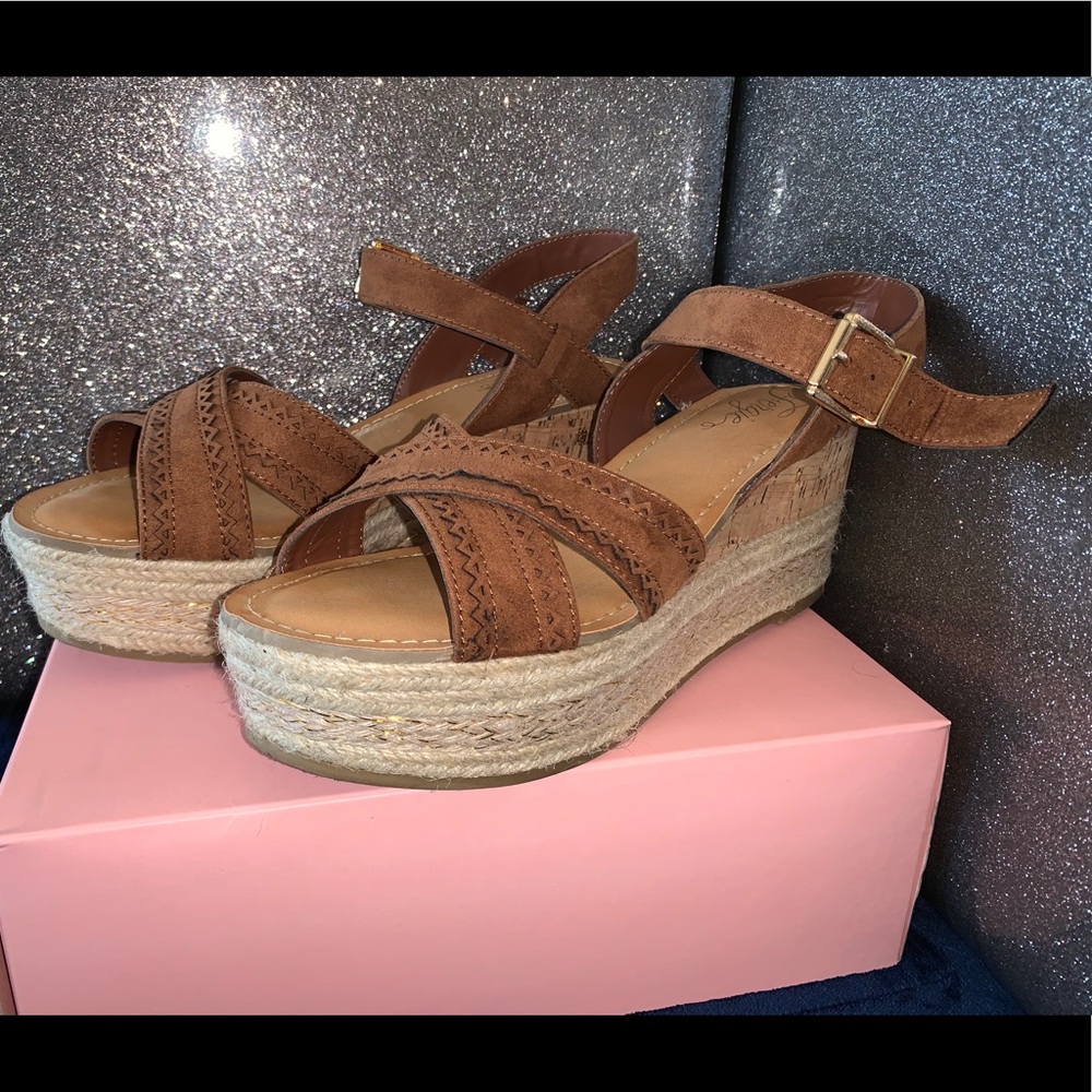 Platform Fergie Sandals